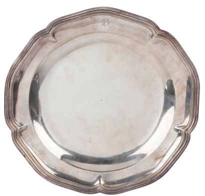 null PARIS 1776 - 1777
Silver plate with five contours molded with fillets and engraved...