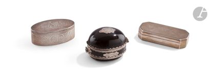 null PARIS 1769 - 1770
Tabatière en argent de forme ovale à charnière, l’intérieur...