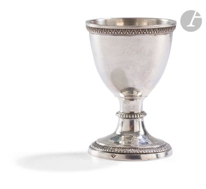 null PARIS 1819 - 1838
Silver egg cup on a pedestal with laurel leaves on the border....