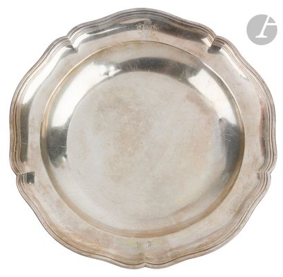 null PARIS PROBABLY 1750 - 1751
Round hollow silver dish, filet model with five contours,...
