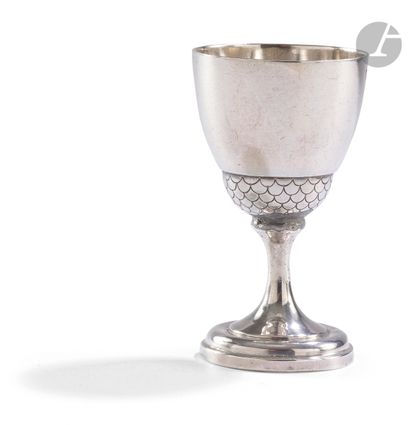 PARIS XIXth CENTURY
Silver egg cup on a plain...