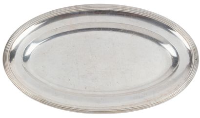 PARIS 1819 - 1838
Oval silver dish molded...