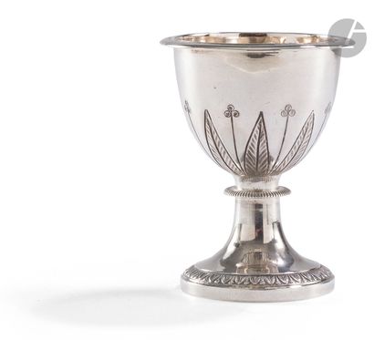 null PARIS 1819 - 1838
Silver egg cup resting on a circular base decorated with water...