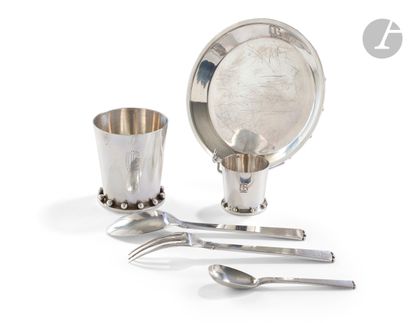 null PARIS CIRCA 1930
A silver child's set consisting of a boiling plate, a tumbler,...
