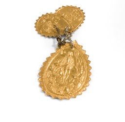 null OLD WORK PROBABLY SPANISH
Lot of three medals in gold 24 Kt of oval form, two...