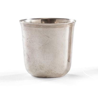 null PARIS 1789 - 1792
Plain silver cup, the neck molded with rows of fillets, engraved...
