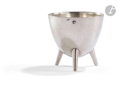 null FRANCE END OF THE 19th CENTURY
Silver egg cup, engraved with a monogram of interlaced...