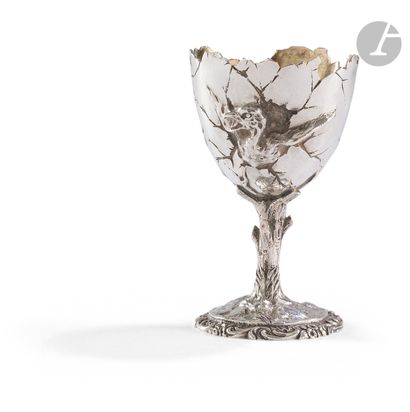 null FRANCE CIRCA 1900
Silver egg cup, the round base bordered of flowers and leaves...