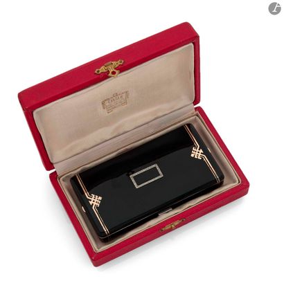 null CARTIER. Silver and 18K (750) gold evening case with a net decoration, the lid...