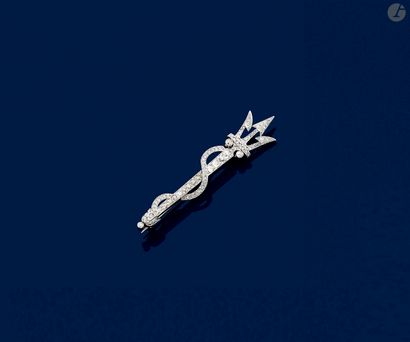 null Brooch in 18K (750) white gold and platinum drawing a trident, entirely set...