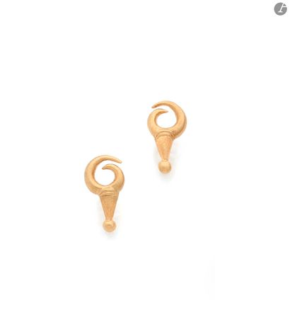 null LALAOUNIS. Pair of 18K (750) gold satin-finish ear clips drawing stylized bulls'...
