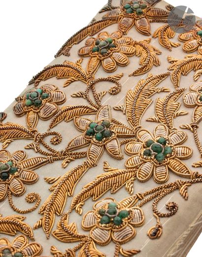 null VAN CLEEF & ARPELS. Silk evening clutch bag with flap, embroidered with flowers...