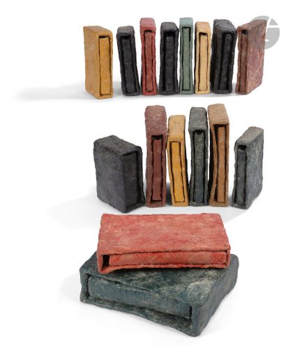 null Jean-Luc PARANT (1945-2022
)LibrarySet
of

16 books of the artist in their resin...