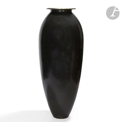 null JEAN DUNAND (1877-1942)
The model designed around [1912/14]
Spectacular vase...