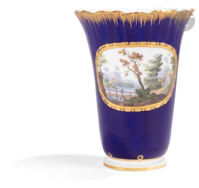 null Sevres
Dolphin vase cup in soft porcelain with a flared wavy upper edge with...