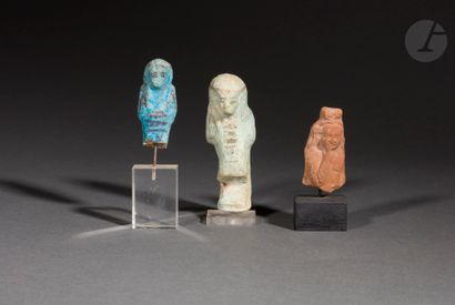null Lot composed of two fragments of oushebti and a bust of Harpocrates 
Earthenware...