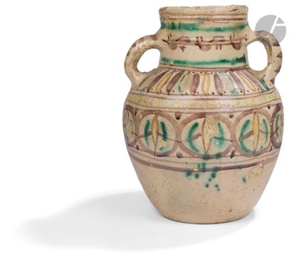 null Two qolla jars with pistils decoration, Tunisia, Qallaline, 19th century
Jars...