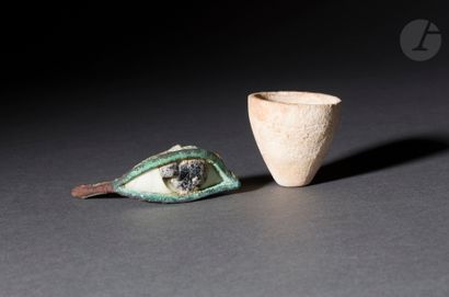 null Eye of inlay of mask of sarcophagus
Bronze, alabaster and black stone.
Egypt,...