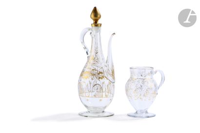 null Beautiful ewer and handle vase, Turkey, Beykoz, early 19th century
In translucent...