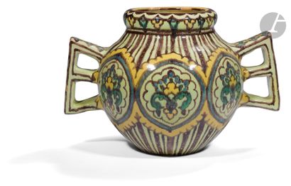 null Deux vases à décor ottoman, Tunisie, Nabeul, atelier De Verclos, 1920-50 
En...