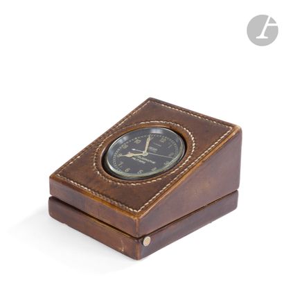 null HERMÈS PARIS &
JAEGER7-day desk
clock
(military radiotelegraphy). The day case...