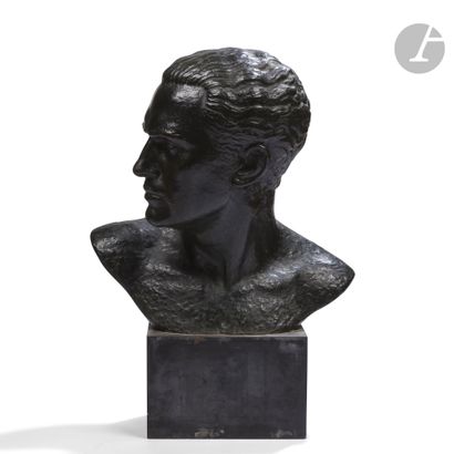 null LUCIEN GIBERT (1904-1988
)Head of aviatorSculpture
. Proof in bronze with black...