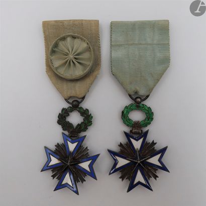 null BENIN 
ORDRE DE L’ÉTOILE NOIRE, créé en 1889. 
Deux étoiles de chevalier et...