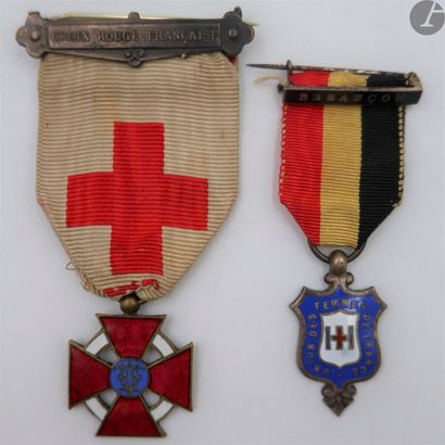 RED CROSS 
Set of two pieces: 
- enameled...