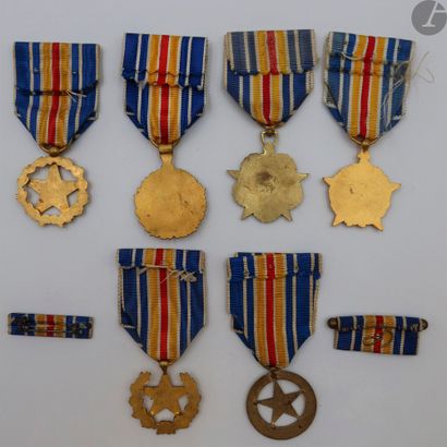 null WOUNDED MEDALS 
Set of six medals, five military wounded, four variations and...