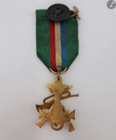 null FRANCE
INSIGNE DE MEMBRE DE LA SOCIÉTÉ DES ANCIENS MILITAIRES DU CREUSOT. 
En...