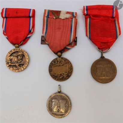 null MEDALS OF VERDUN 
Four medals: 
- model of Augier. In bronze. Ribbon with Verdun...