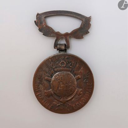 null Colonial medal of the 2nd type in bronze, manufacture allotted to Tewkik Bichay...