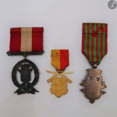 null FRANCE
Trois insignes : 
- insigne de la Société de tir « Les carabiniers de...