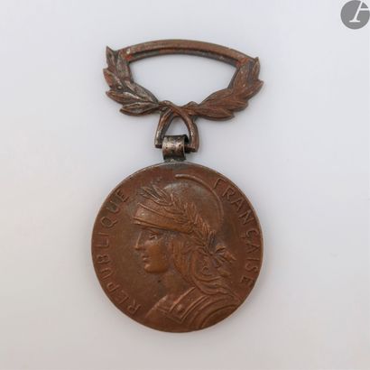 null Colonial medal of the 2nd type in bronze, manufacture allotted to Tewkik Bichay...