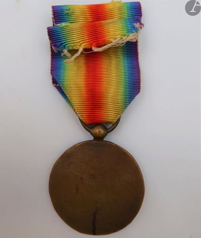 null FRANCE 
Interallied medal, Charles modelIn
bronze. Hallmark on the edge. Ribbon....