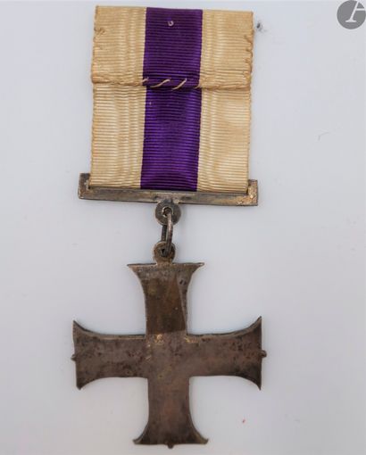 null GRANDE-BRETAGNE 
MILITARY CROSS, créé en 1914.
Argent. Long anneau de suspente....