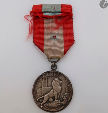 null FRANCE - BELGIUMThree
medals :
- medal of the Marne in bronze. Ribbon. With...