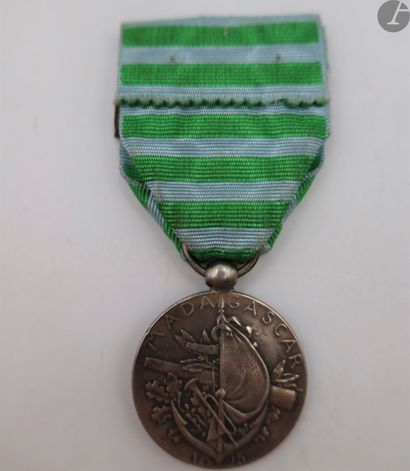 null FRANCE 
MADAGASCAR MEDAL (1895) 
Medal by ROTY. In silver. Olive hanger. Stamp...