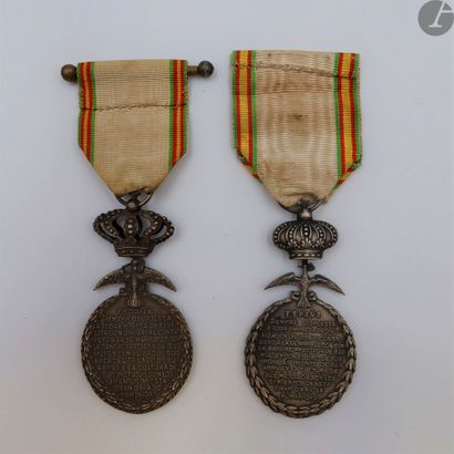 null SPAIN 
PEACE MEDAL OF MOROCCO (1927)
Two medals in silver plated bronze. Two...