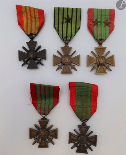 null 
WAR
CROSS
- 2nd World War.
Set of five war crosses.
- one 1939-1940. French...
