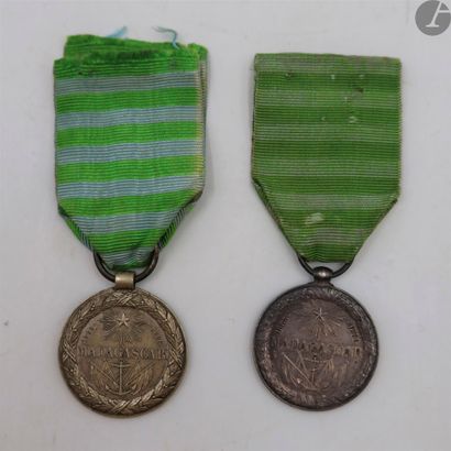 null FRANCE 
MÉDAILLE DE MADAGASCAR (1883-1886)
Deux médailles en argent :
- modèle...