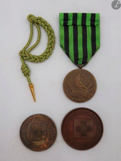 null CROIX-ROUGE - GUERRE DE 1870
- médaille de la Société française de secours aux...