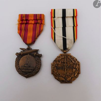 null 
FRANCE 



Deux médailles commémoratives des combats du 1940. 



- médaille...