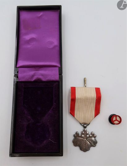 null NORWAY 
DEFENSE MEDAL (Deltagermedaljen)
In bronze. Ribbon with fastening clip...
