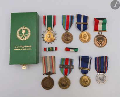 null 
Conflits de la 2e partie du XXe siècle 



Huit médailles : deux de l’OTAN...