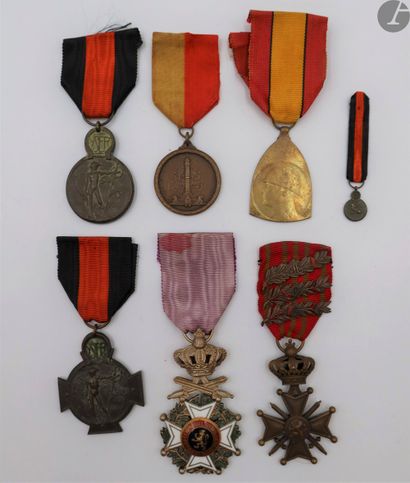 GREAT BRITAIN 
Two medals: 
- MILITARY CROSS,...