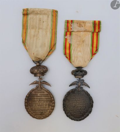 null ESPAGNE 
MÉDAILLE DE LA PAIX DU MAROC (1927)
Deux médailles en bronze argenté....