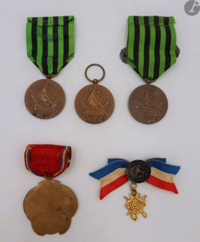 null FRANCE 
COMMEMORATIVE MEDAL OF THE 1870 WAR and VETERANS COMBATTANTS.
Set including...