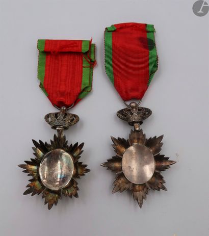 null CAMBODGE 
ORDRE ROYAL DU CAMBODGE, créé en 1864. 
Deux étoiles de chevalier...