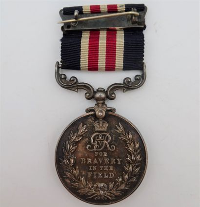 null GRANDE-BRETAGNE 
Deux médailles : 
- Military cross, créé en 1914.
Argent. Ruban...